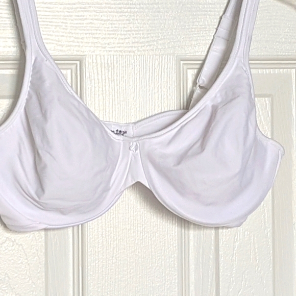 Bali (36D) Classic White Underwire Bra - Picture 2 of 9